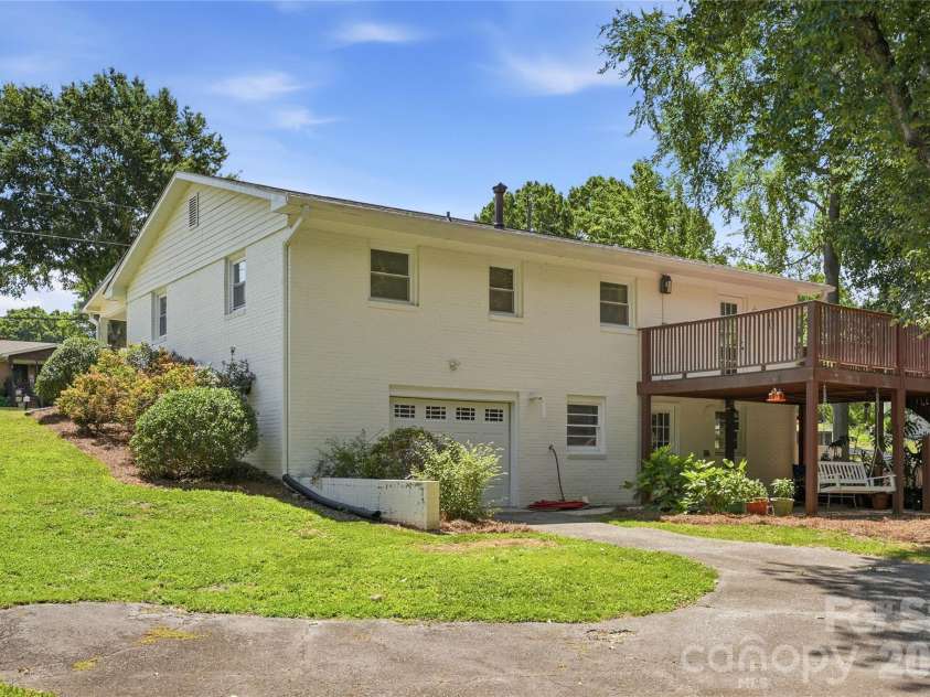 520 Eastway Avenue, Kannapolis, NC 28083.  MLS# CAR4396055, YatesRealty ID 35385. Secondary parking area and access to the basement garage.
