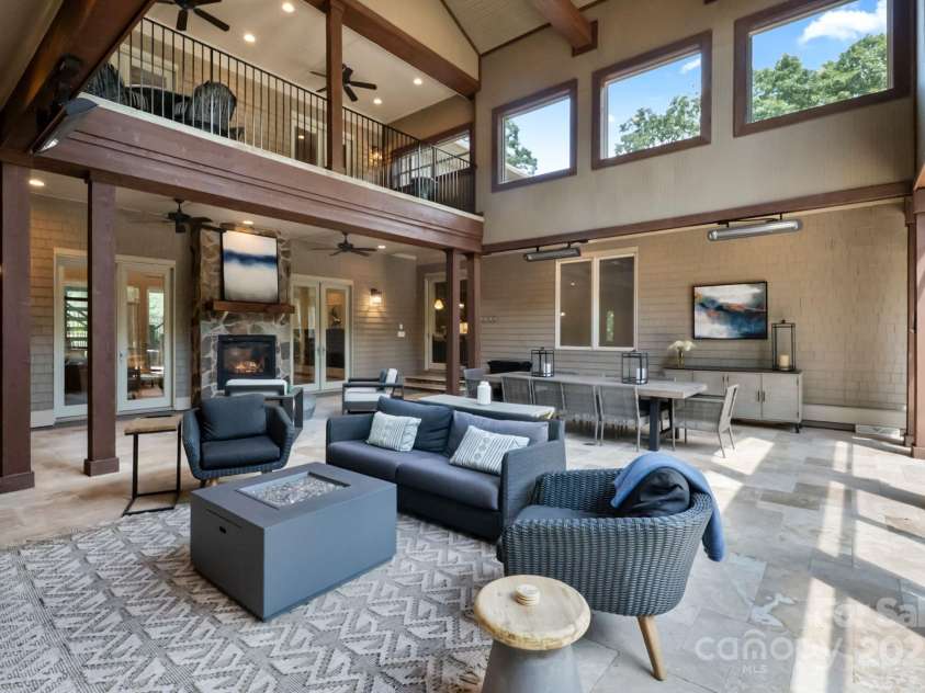 2915 Cutter Court, Waxhaw, NC 28173.  MLS# CAR4292425, YatesRealty ID 35386. 996 sq ft covered area with fireplace