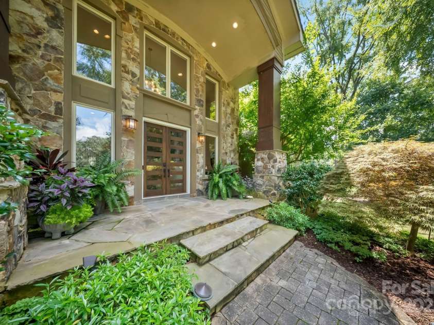 2915 Cutter Court, Waxhaw, NC 28173.  MLS# CAR4292425, YatesRealty ID 35386. Gorgeous Entry way to home