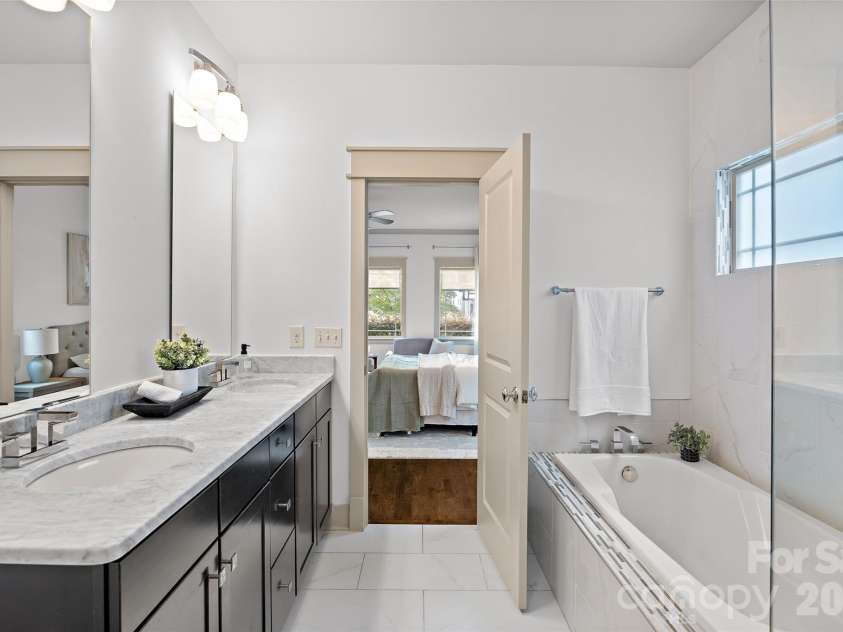 2530 Bay Street, Charlotte, NC 28205.  MLS# CAR4395008, YatesRealty ID 35388. 