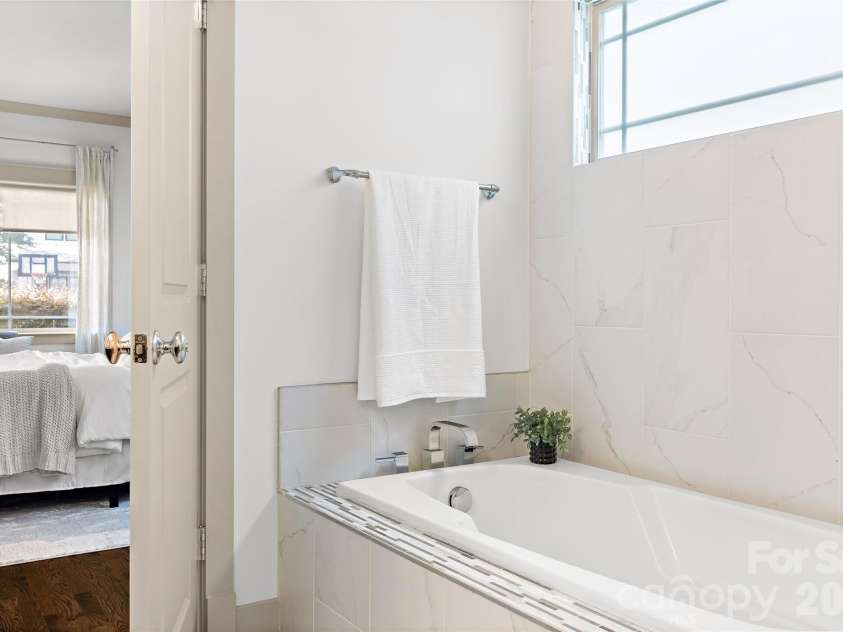 2530 Bay Street, Charlotte, NC 28205.  MLS# CAR4395008, YatesRealty ID 35388. 