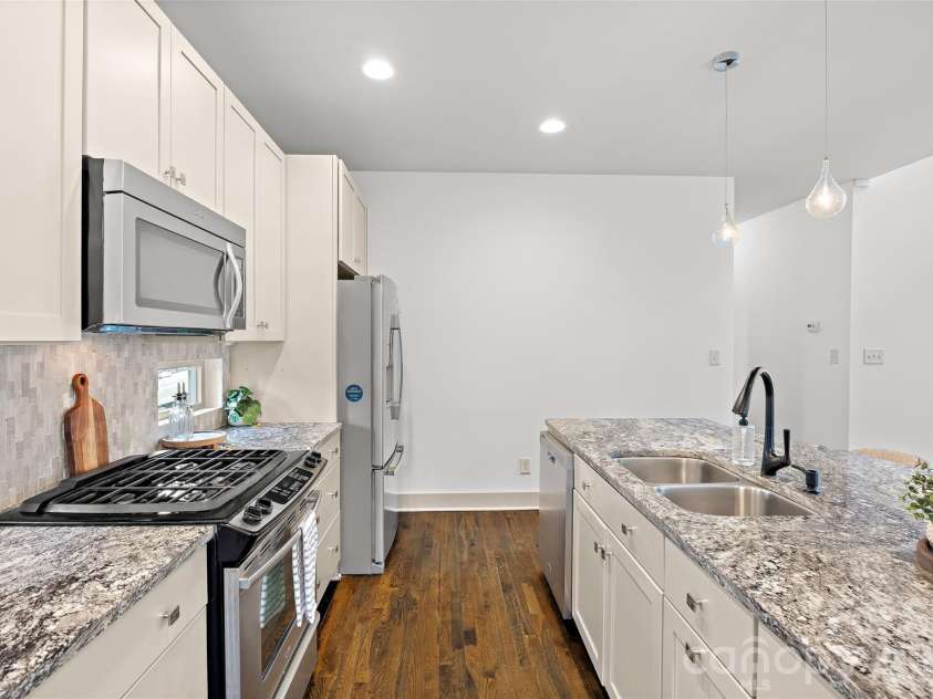 2530 Bay Street, Charlotte, NC 28205.  MLS# CAR4395008, YatesRealty ID 35388. 