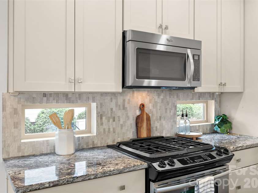 2530 Bay Street, Charlotte, NC 28205.  MLS# CAR4395008, YatesRealty ID 35388. 