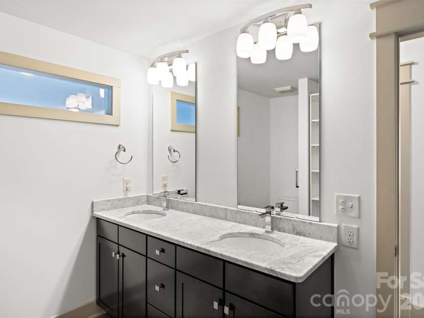 2530 Bay Street, Charlotte, NC 28205.  MLS# CAR4395008, YatesRealty ID 35388. 