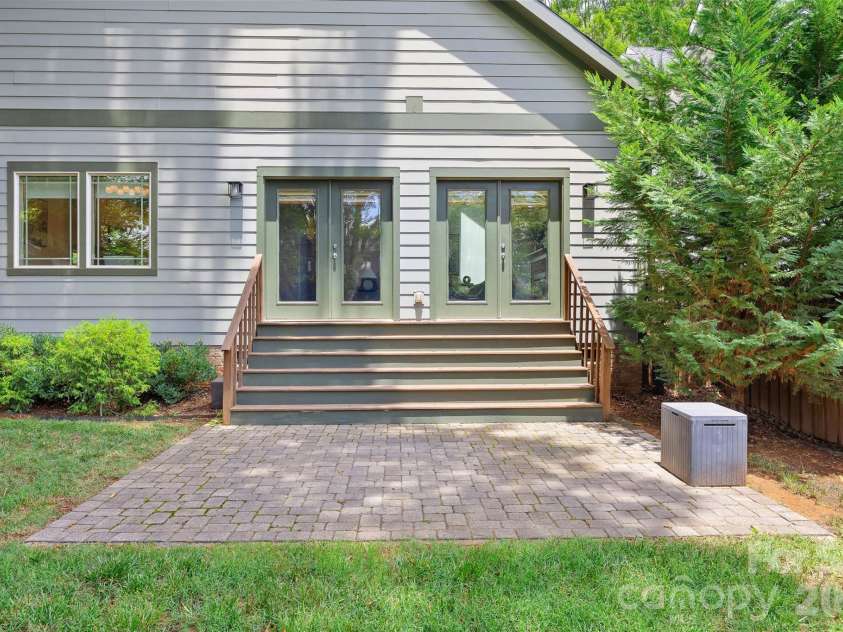 2530 Bay Street, Charlotte, NC 28205.  MLS# CAR4395008, YatesRealty ID 35388. 