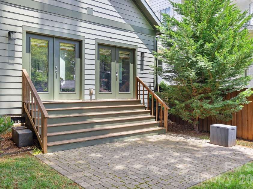 2530 Bay Street, Charlotte, NC 28205.  MLS# CAR4395008, YatesRealty ID 35388. 