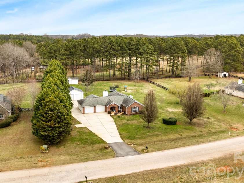 2642 Gradys Ground Drive, McConnells, SC 29726.  MLS# CAR4352555, YatesRealty ID 3539. Attached 3 car garage