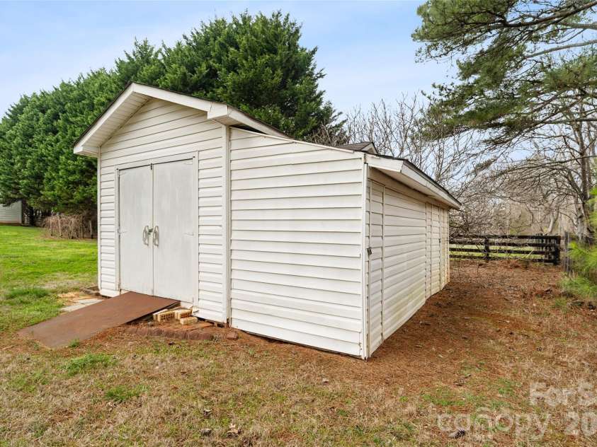 2642 Gradys Ground Drive, McConnells, SC 29726.  MLS# CAR4352555, YatesRealty ID 3539. For even more storage
