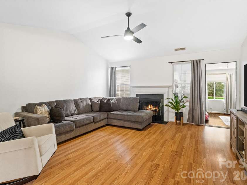 2642 Gradys Ground Drive, McConnells, SC 29726.  MLS# CAR4352555, YatesRealty ID 3539. Hardwoods in common areas