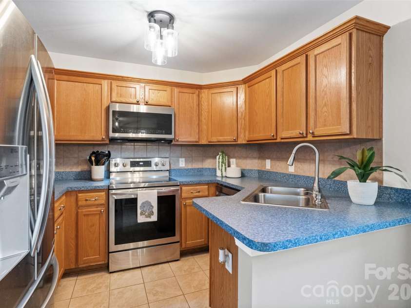 2642 Gradys Ground Drive, McConnells, SC 29726.  MLS# CAR4352555, YatesRealty ID 3539. Newer appliances