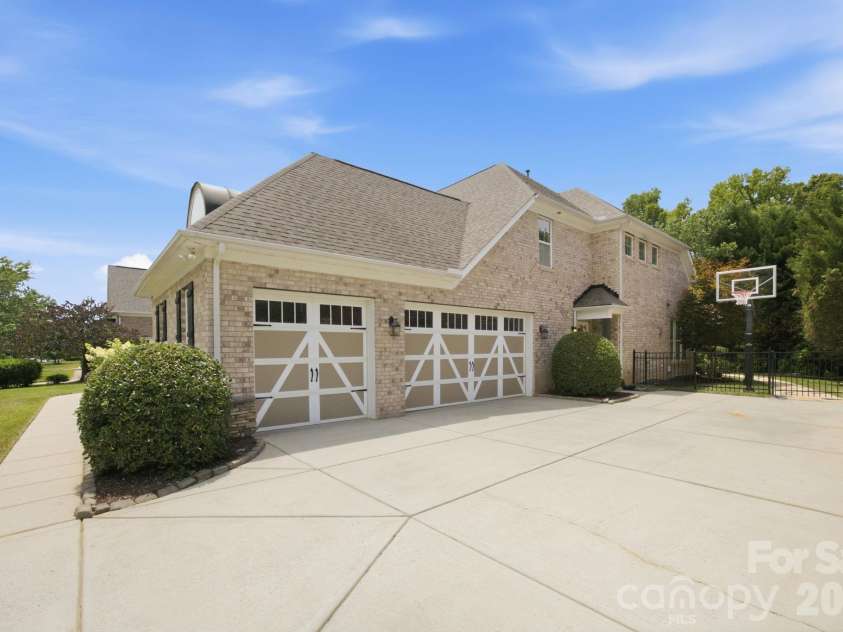 6812 Creek Road, Charlotte, NC 28277.  MLS# CAR4412283, YatesRealty ID 35390. 