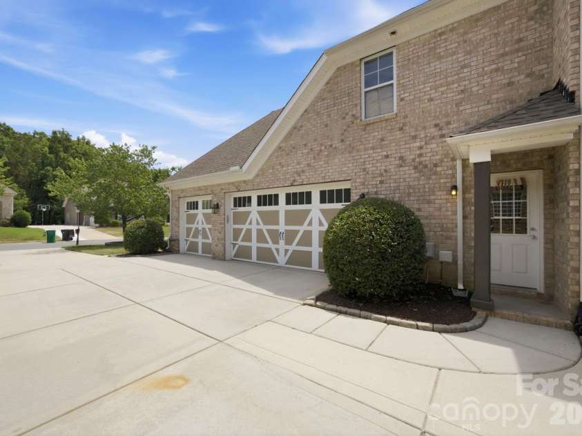 6812 Creek Road, Charlotte, NC 28277.  MLS# CAR4412283, YatesRealty ID 35390. 