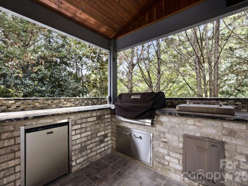 6812 Creek Road, Charlotte, NC 28277.  MLS# CAR4412283, YatesRealty ID 35390. 