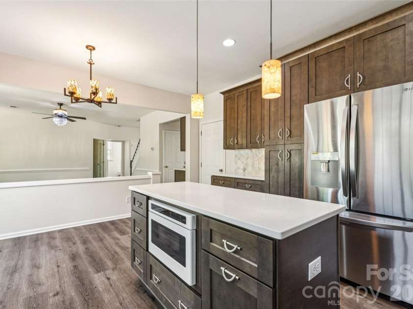 3530 Arbor Hill Road, Charlotte, NC 28270.  MLS# CAR4371185, YatesRealty ID 35392. Refrigerator and Built in Microwave
