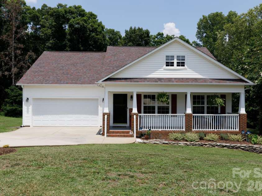1507 Meadow Glen Lane, Rock Hill, SC 29730.  MLS# CAR4400170, YatesRealty ID 35393. 