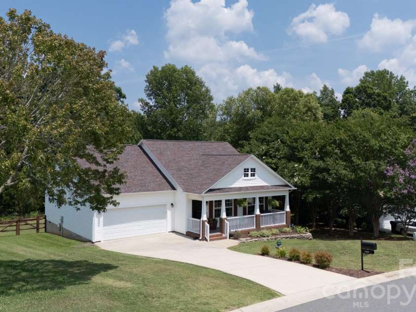 1507 Meadow Glen Lane, Rock Hill, SC 29730.  MLS# CAR4400170, YatesRealty ID 35393. 