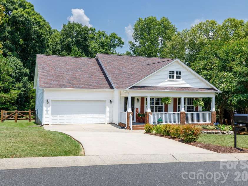 1507 Meadow Glen Lane, Rock Hill, SC 29730.  MLS# CAR4400170, YatesRealty ID 35393. 