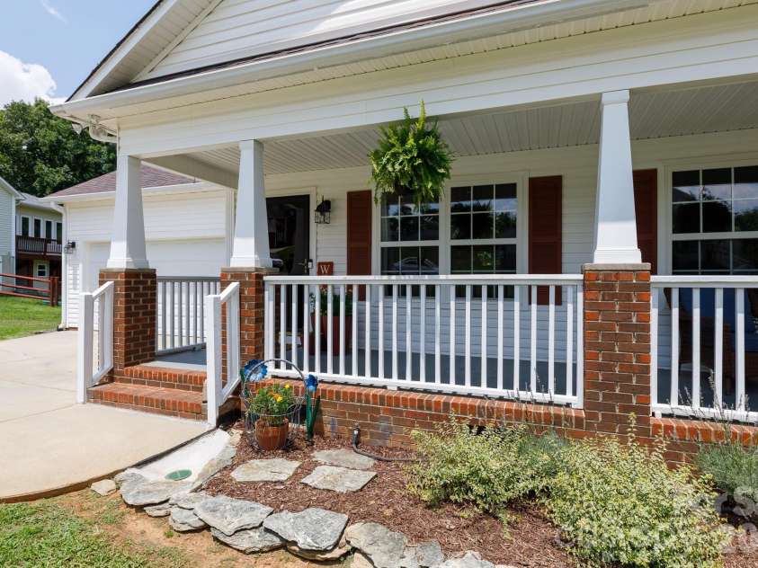 1507 Meadow Glen Lane, Rock Hill, SC 29730.  MLS# CAR4400170, YatesRealty ID 35393. 