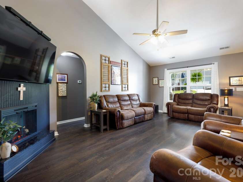1507 Meadow Glen Lane, Rock Hill, SC 29730.  MLS# CAR4400170, YatesRealty ID 35393. 
