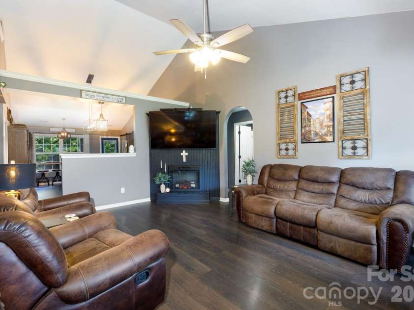 1507 Meadow Glen Lane, Rock Hill, SC 29730.  MLS# CAR4400170, YatesRealty ID 35393. 