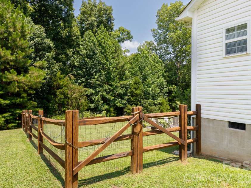 1507 Meadow Glen Lane, Rock Hill, SC 29730.  MLS# CAR4400170, YatesRealty ID 35393. 