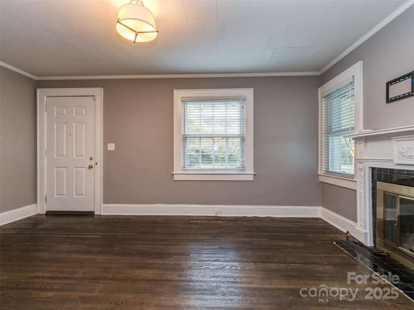 1321 Pinecrest Avenue, Charlotte, NC 28205.  MLS# CAR4295947, YatesRealty ID 35394. 