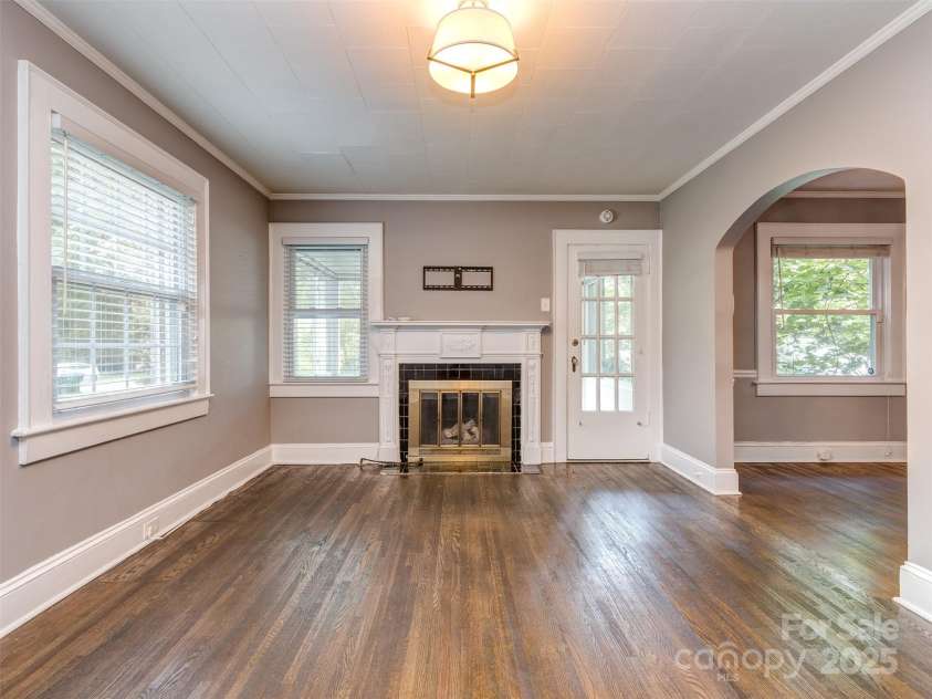 1321 Pinecrest Avenue, Charlotte, NC 28205.  MLS# CAR4295947, YatesRealty ID 35394. 