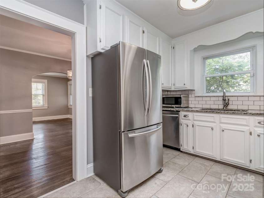 1321 Pinecrest Avenue, Charlotte, NC 28205.  MLS# CAR4295947, YatesRealty ID 35394. 