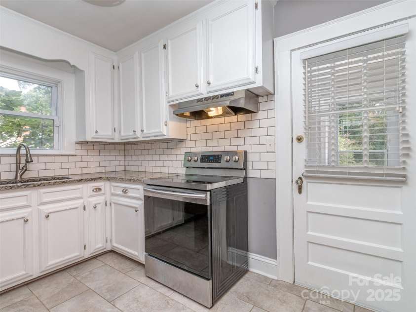 1321 Pinecrest Avenue, Charlotte, NC 28205.  MLS# CAR4295947, YatesRealty ID 35394. 