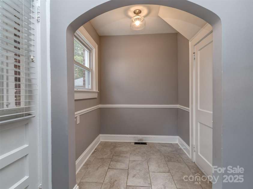 1321 Pinecrest Avenue, Charlotte, NC 28205.  MLS# CAR4295947, YatesRealty ID 35394. 