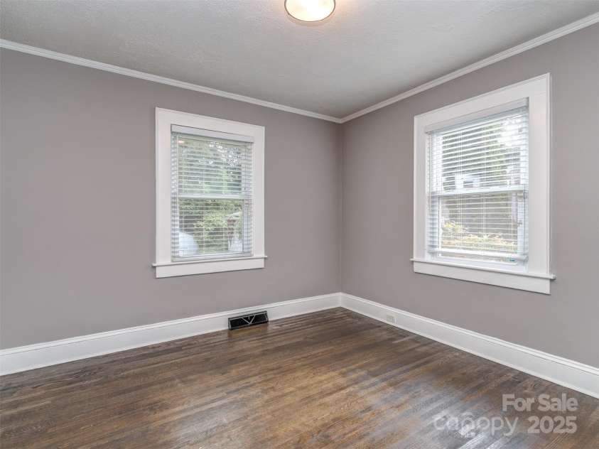 1321 Pinecrest Avenue, Charlotte, NC 28205.  MLS# CAR4295947, YatesRealty ID 35394. 