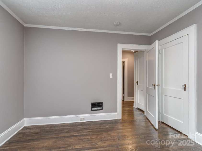 1321 Pinecrest Avenue, Charlotte, NC 28205.  MLS# CAR4295947, YatesRealty ID 35394. 