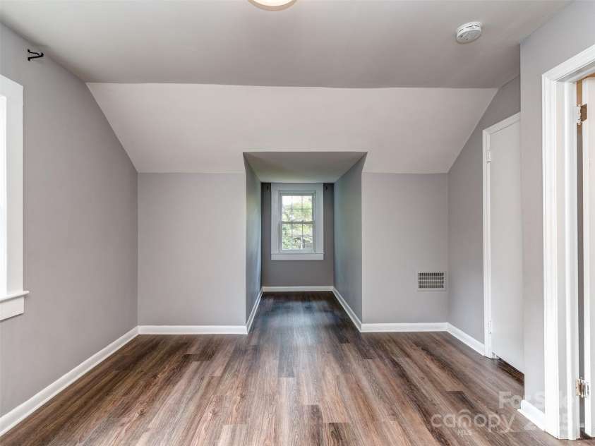 1321 Pinecrest Avenue, Charlotte, NC 28205.  MLS# CAR4295947, YatesRealty ID 35394. 