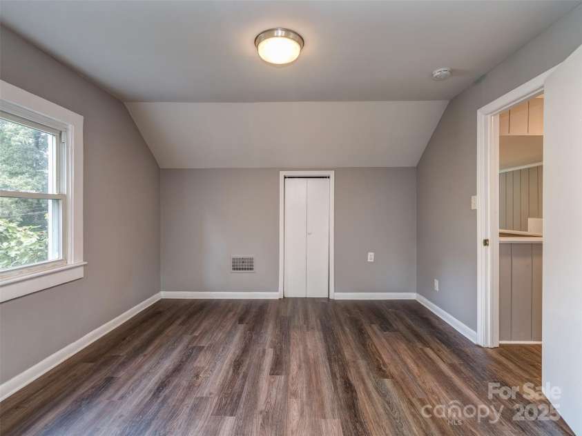 1321 Pinecrest Avenue, Charlotte, NC 28205.  MLS# CAR4295947, YatesRealty ID 35394. 