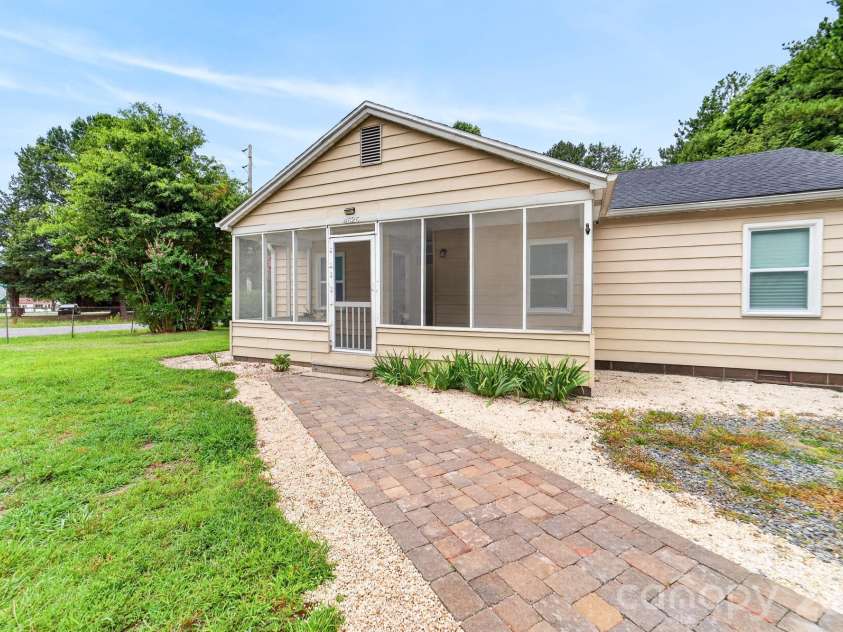 4525 Hemphill Road, Gastonia, NC 28056.  MLS# CAR4397707, YatesRealty ID 35394. Front of house