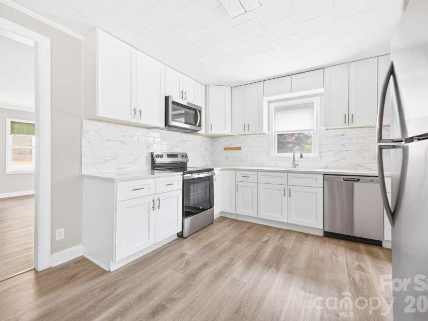 4525 Hemphill Road, Gastonia, NC 28056.  MLS# CAR4397707, YatesRealty ID 35394. Kitchen