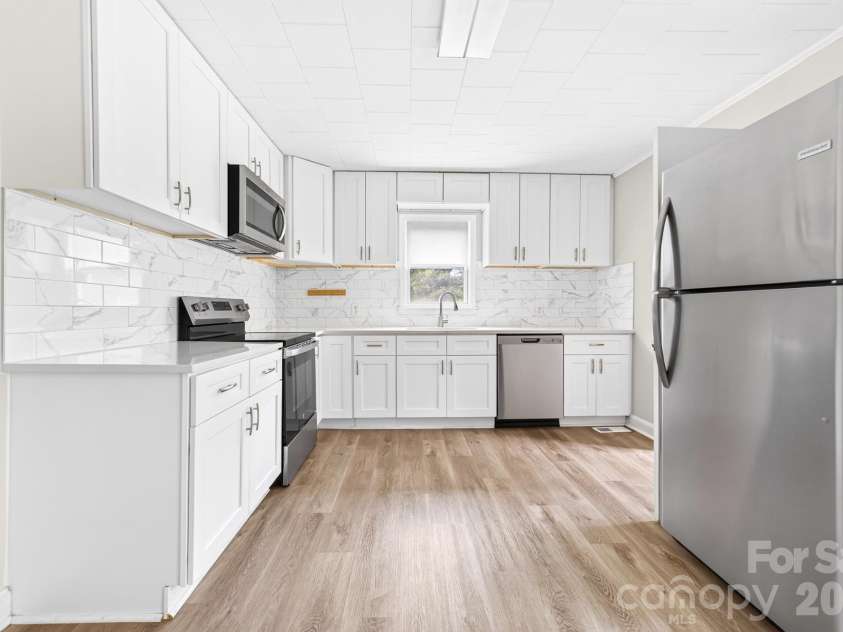 4525 Hemphill Road, Gastonia, NC 28056.  MLS# CAR4397707, YatesRealty ID 35394. Kitchen