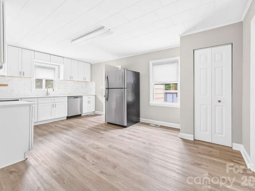 4525 Hemphill Road, Gastonia, NC 28056.  MLS# CAR4397707, YatesRealty ID 35394. Kitchen w/ space for breakfast nook