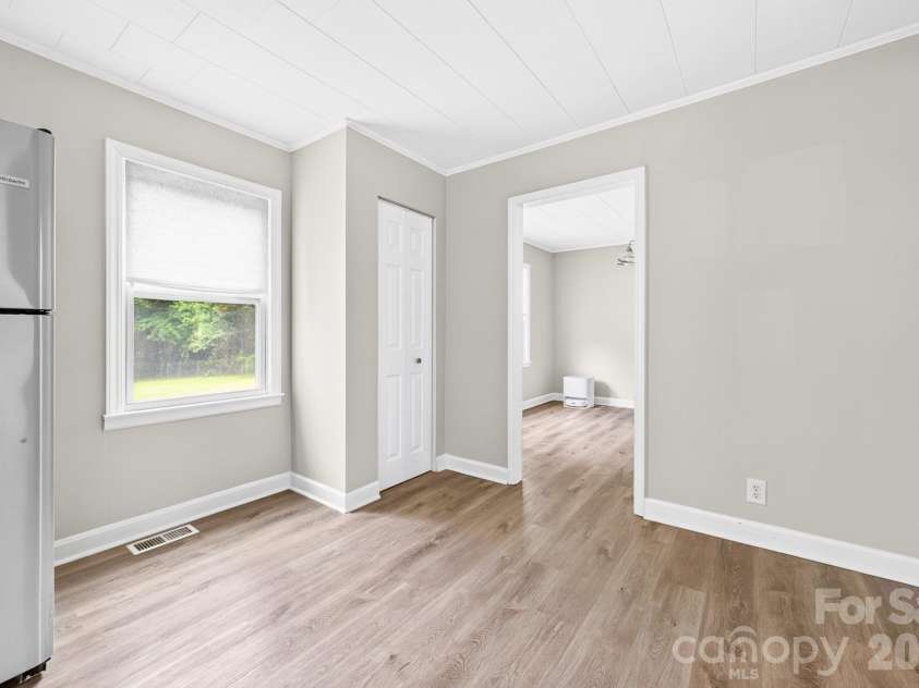 4525 Hemphill Road, Gastonia, NC 28056.  MLS# CAR4397707, YatesRealty ID 35394. Space for breakfast nook