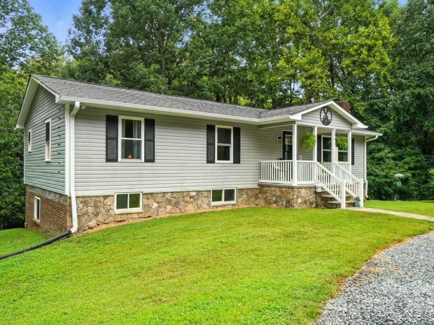 10414 Kentmont Drive, Midland, NC 28107.  MLS# CAR4288233, YatesRealty ID 35396. 