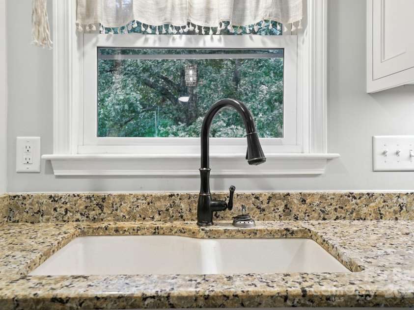 10414 Kentmont Drive, Midland, NC 28107.  MLS# CAR4288233, YatesRealty ID 35396. 