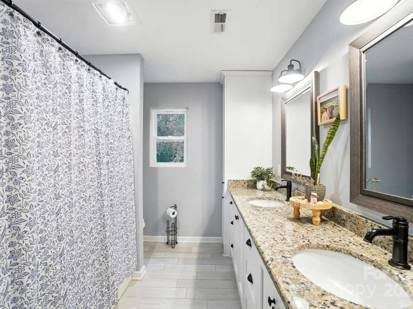 10414 Kentmont Drive, Midland, NC 28107.  MLS# CAR4288233, YatesRealty ID 35396. 