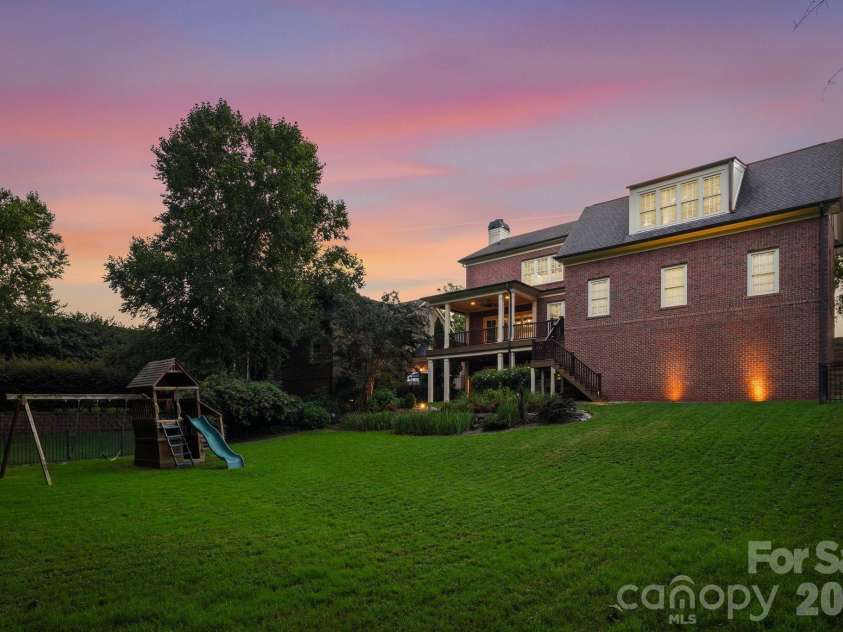 9414 Heydon Hall Circle, Charlotte, NC 28210.  MLS# CAR4421247, YatesRealty ID 35397. Beautiful Spacious Lawn area.