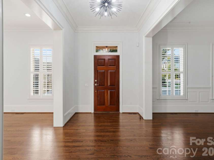 9414 Heydon Hall Circle, Charlotte, NC 28210.  MLS# CAR4421247, YatesRealty ID 35397. Entryway