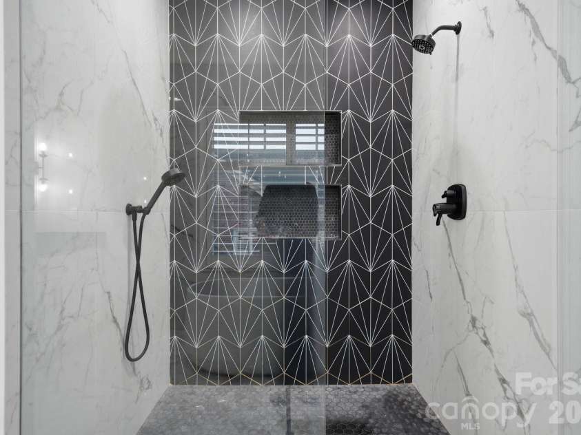 9414 Heydon Hall Circle, Charlotte, NC 28210.  MLS# CAR4421247, YatesRealty ID 35397. Spacious Primary Shower