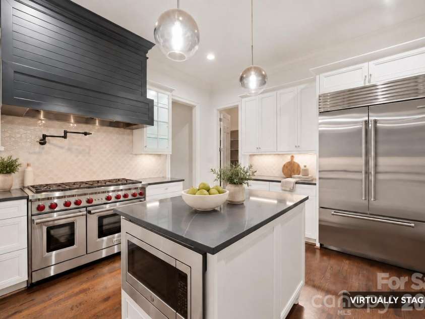 9414 Heydon Hall Circle, Charlotte, NC 28210.  MLS# CAR4421247, YatesRealty ID 35397. Virtually Staged Kitchen