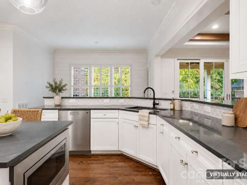 9414 Heydon Hall Circle, Charlotte, NC 28210.  MLS# CAR4421247, YatesRealty ID 35397. Virtually Staged Kitchen