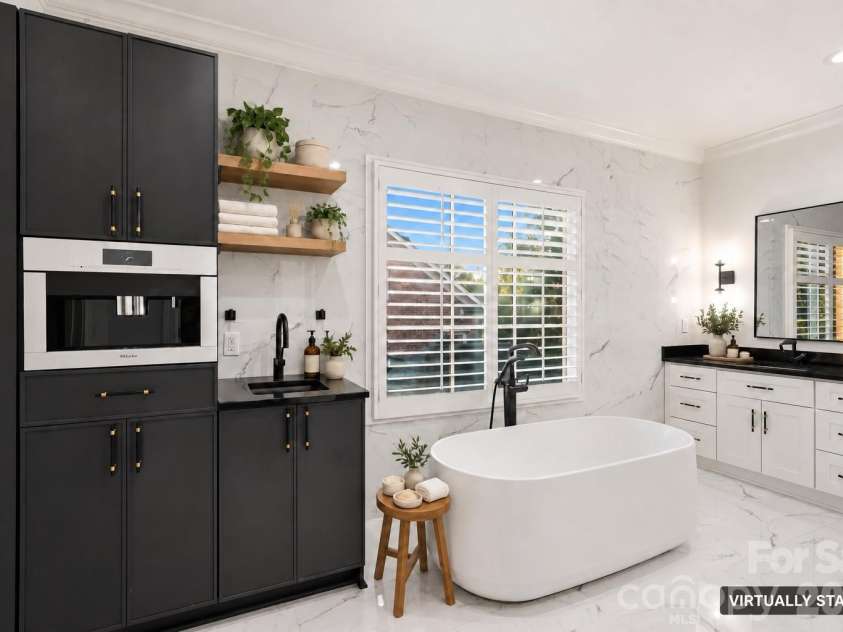 9414 Heydon Hall Circle, Charlotte, NC 28210.  MLS# CAR4421247, YatesRealty ID 35397. Virtually Staged Primary Bathroom