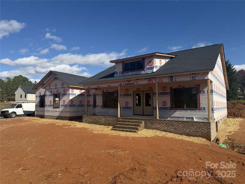 1265 Misty Lane, Hickory, NC 28601.  MLS# CAR4322423, YatesRealty ID 354. 