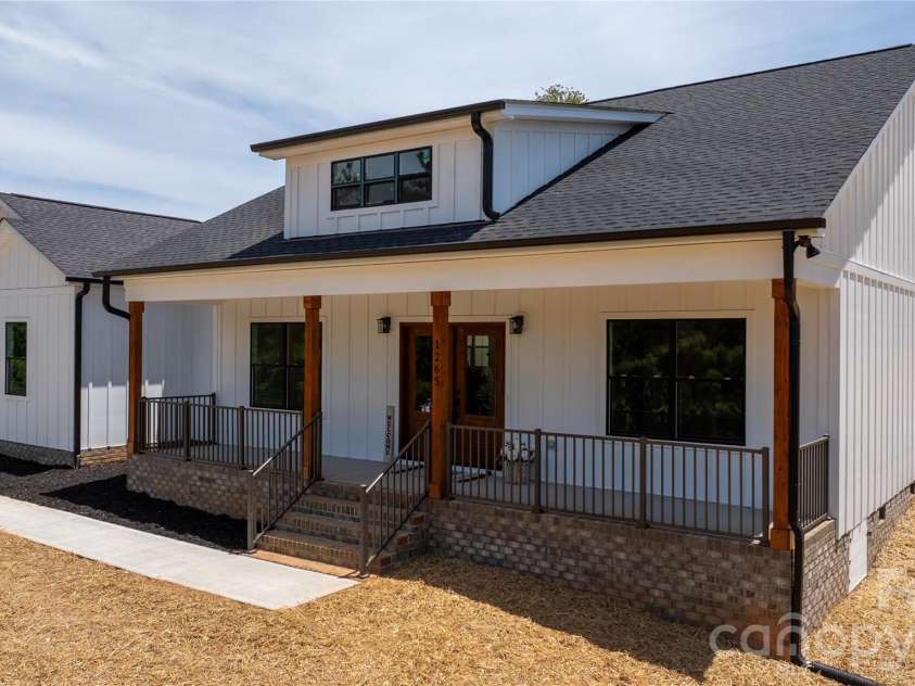 1265 Misty Lane, Hickory, NC 28601.  MLS# CAR4395922, YatesRealty ID 354. 